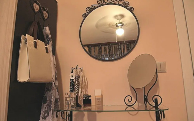 Vintage apartment in the city jungle