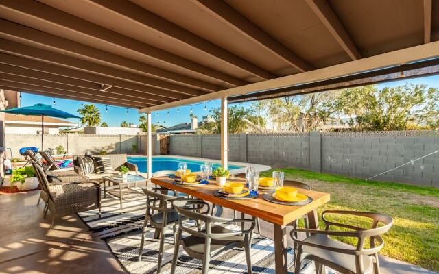 Manhatton Tempe 4 Bedroom Home by RedAwning