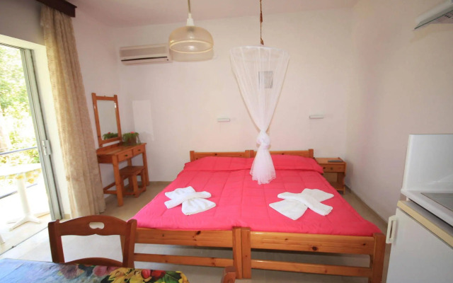 Kostas Apartments & Studios