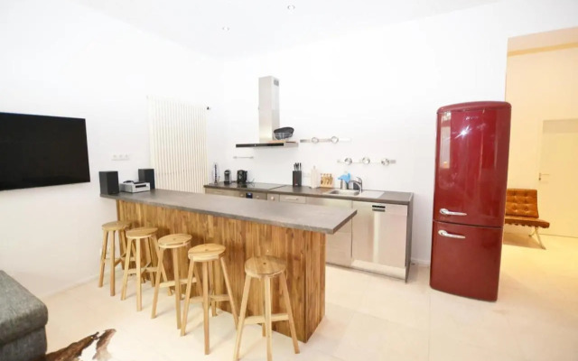 Loft directly next to Oktoberfest and downtown