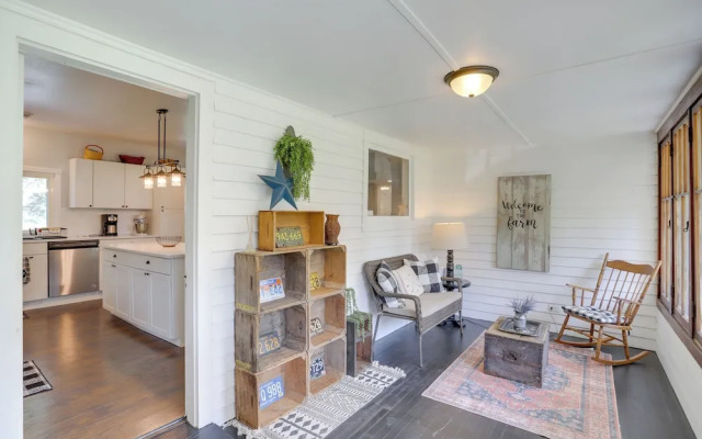 South Haven Farmhouse w/ Fire Pit, 4 Mi to Beach!