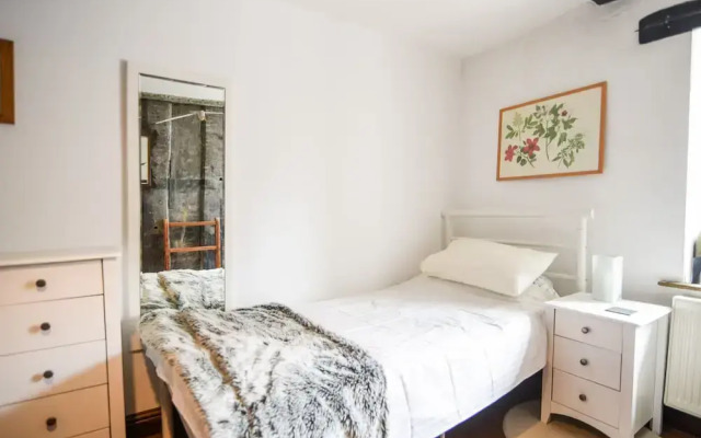 Apt 1 44/45 Coombe Street