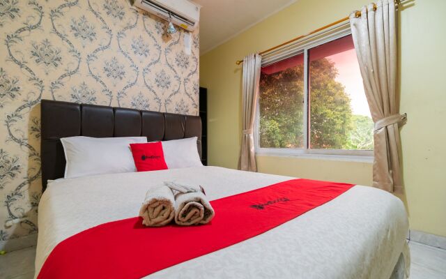 RedDoorz near Tomang 2