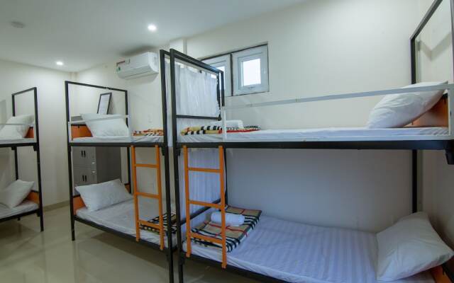 Au Lac Bar & Hostel