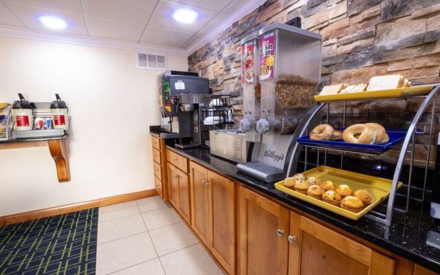 Days Inn & Suites Commerce