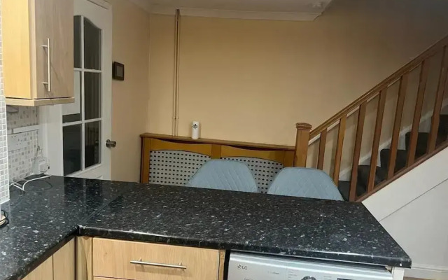 Cozy Basildon Retreat With 3 Bedrooms Free Parking