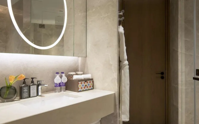 Yuexiu Hotel Guangzhou, Curio Collection by Hilton