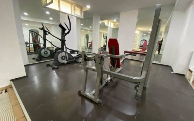 Lovely 3 Bedrooms Luxury APT with pool and Gym