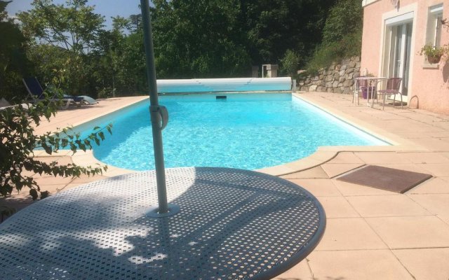Studio indépendant dans villa avec piscine à Gap