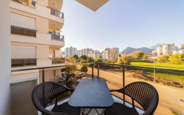 Convenient Flat With Balcony in Konyaalti