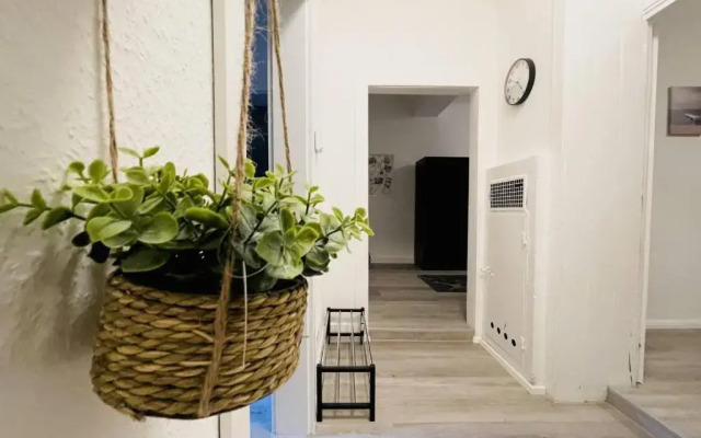 Newly Furnished Beautiful Apartment In The Center With Smart TV