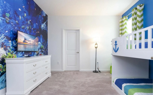 Amazing Large Home Near Parks