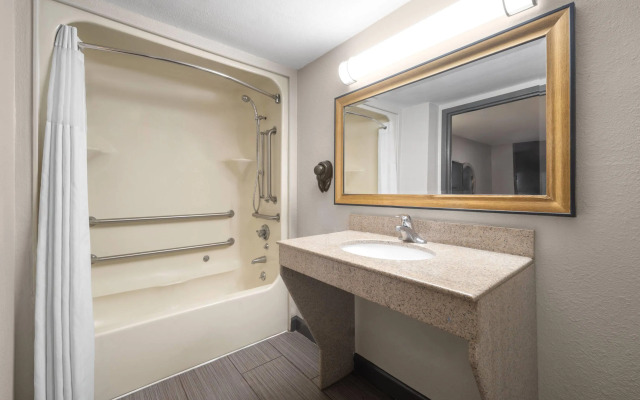 Days Inn by Wyndham College Park Airport Best Road