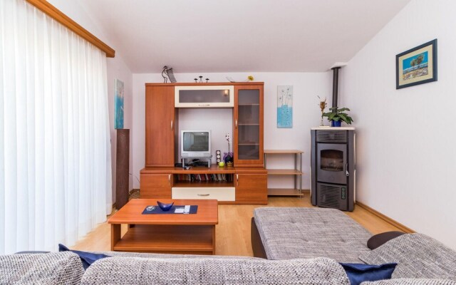 Nice Home in Pomer With Wifi and 3 Bedrooms