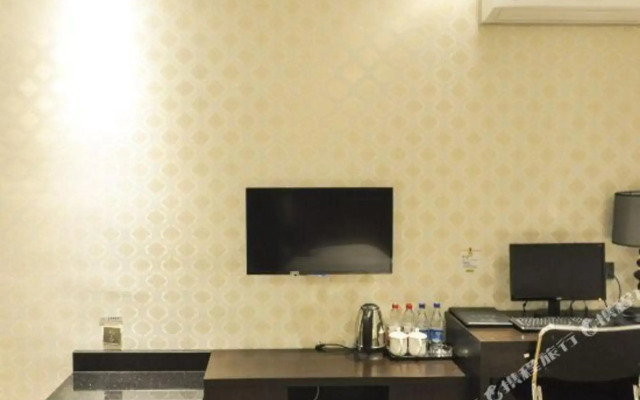 Super 8 Hotel (Chifeng Railway Station Yuanlin Road)