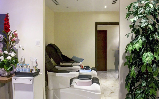 Capital O 581 Goldish Hotel