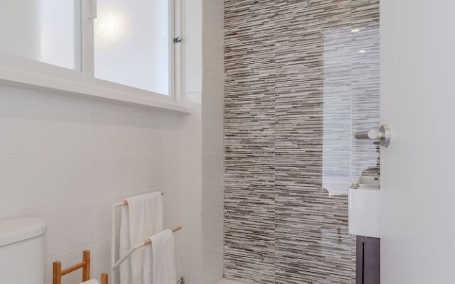 Sunny Apartment with Patio, By TimeCooler