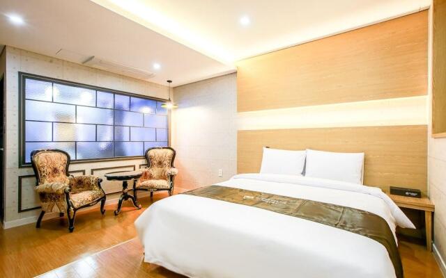 CYGNUS Hotel