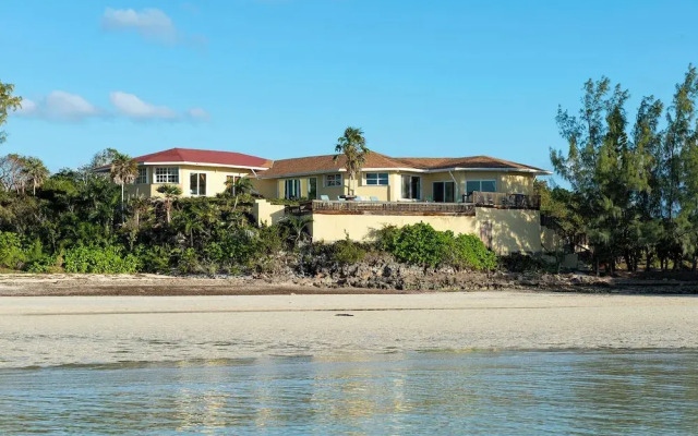 Banks Road Bliss: Luxury Estate With Pool