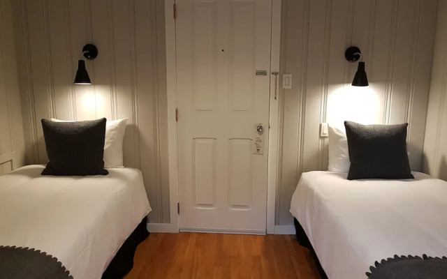 Hotel Far Hills