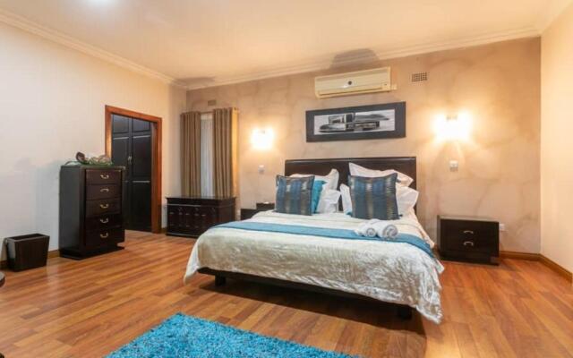 3 Bedrooms Exclusive Villa in Mass Media