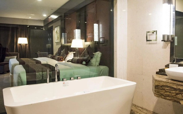 Royale Signature Hotel