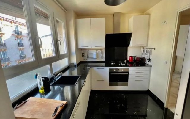Family apartment 7 minutes from Paris