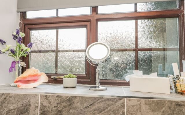 Glebe Hall Apartment