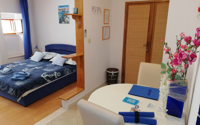 M & J Central Suites