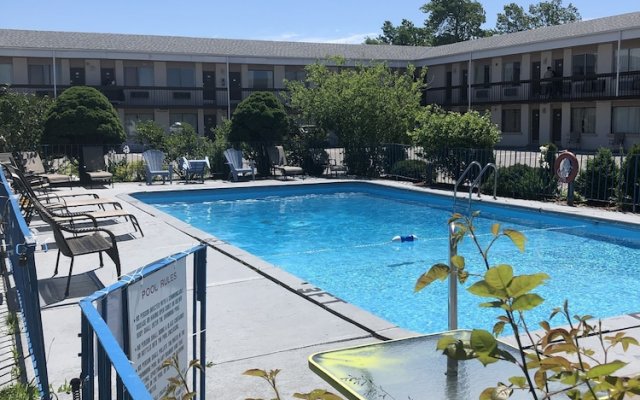 Hotel Rodeway Inn And Suites