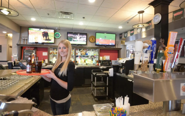 Seven Oaks Hotel Regina