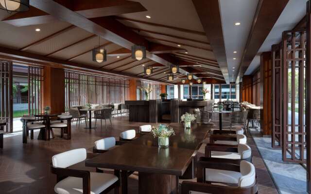 Howard Johnson by Wyndham LakeView Hotel Kunming