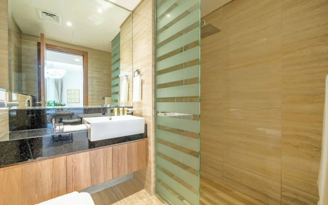 Minimalist Luxe Studio in the City