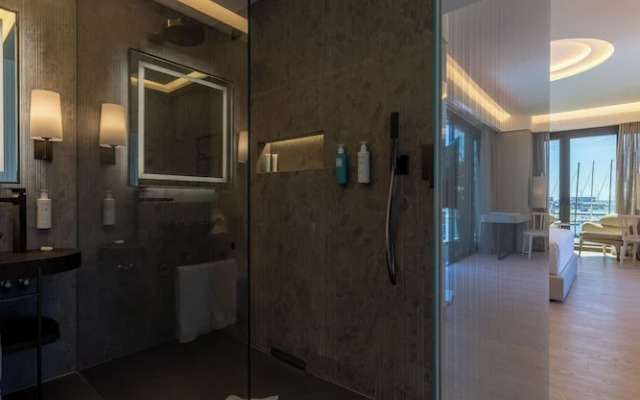 Porto Lotti Suite Hotel