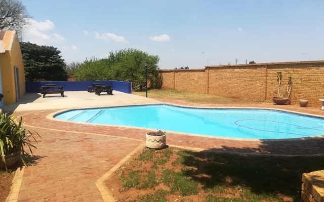 Backpackers Connection