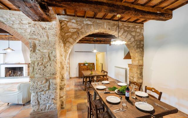 A total immersion in greenery and tranquillity.-Casale LUISA