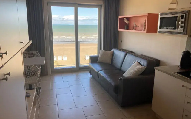 Apartment in Nieuwpoort by the Beach