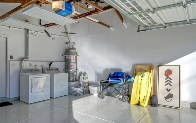Immaculate 3 BDR in Oceanside Private Pool & Spa