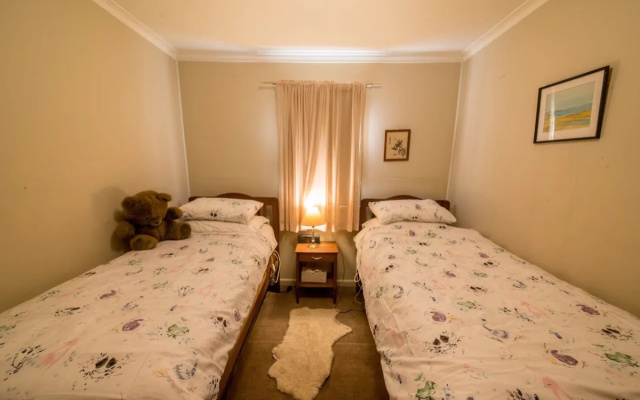 Tuki Retreat – Guest Rooms – Smeaton