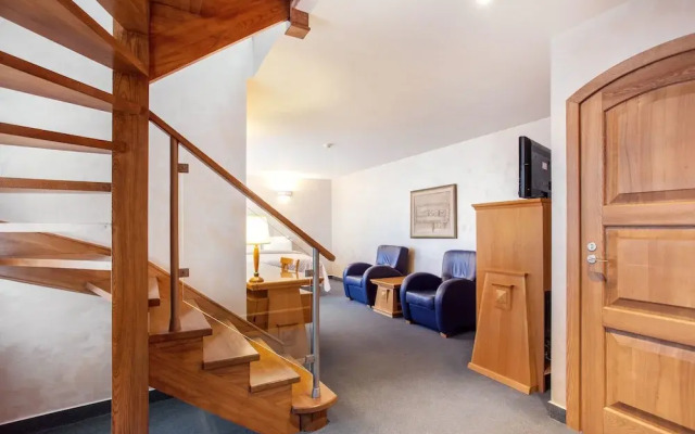 Atrium Suites