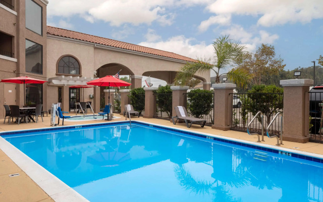Quality Inn & Suites Camarillo - Oxnard