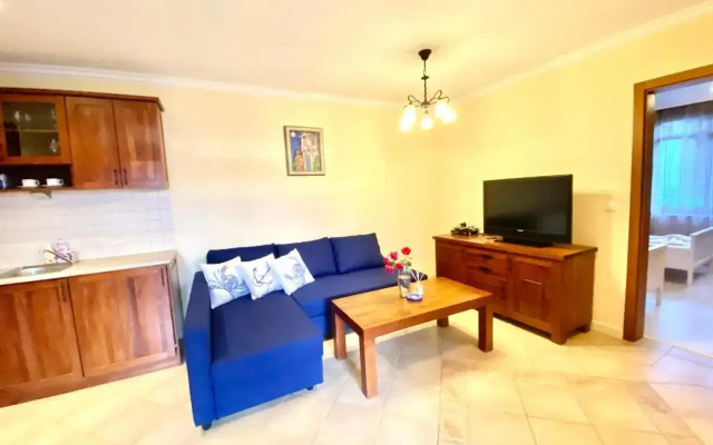 Santa Marina 2-bedroom apt. w/ Sea View + Terrace