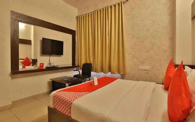 OYO 11649 Hotel Mahima