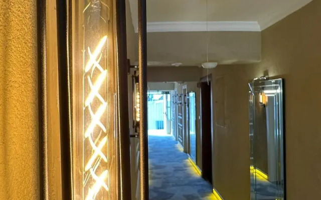 Zebra Otel Buca