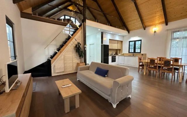 Qafqaz Suite Wood Stack
