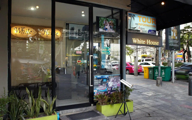 White House Asoke Sukhumvit 18