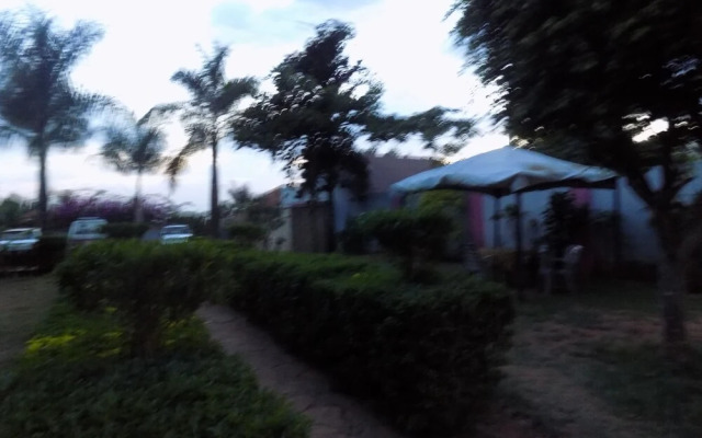 r and r gardens
