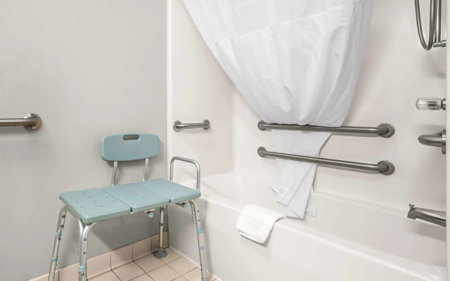 Days Inn by Wyndham Collinsville/St. Louis