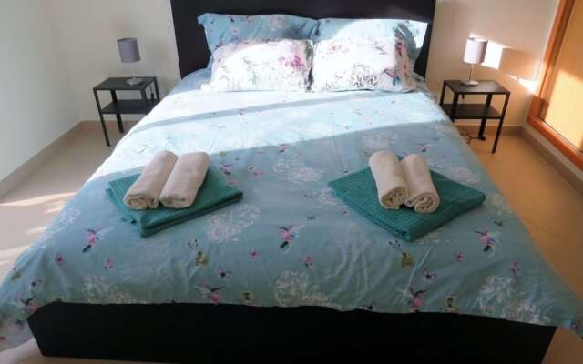 2 Bed Apartment With com Pool