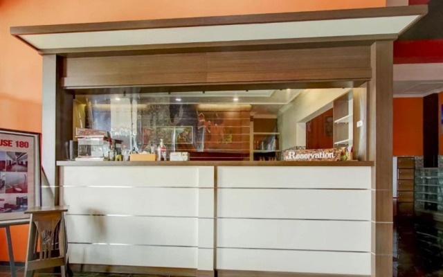 Capital O 90151 Guest House 180